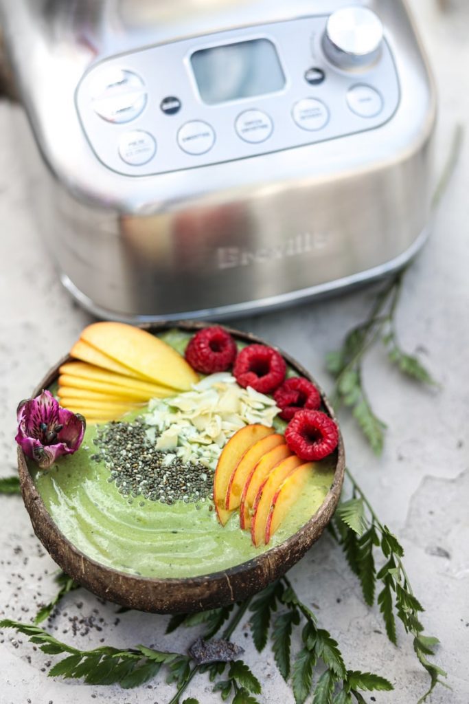 healthy green smoothie with chia and peach
